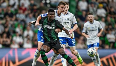 Нападающий «Краснодара» Джон Кордоба в матче с «Динамо».