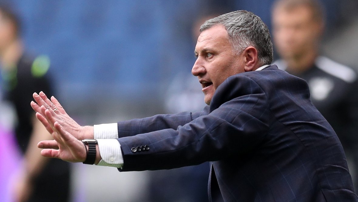 Главный тренер «Акрона» Заур Тедеев.