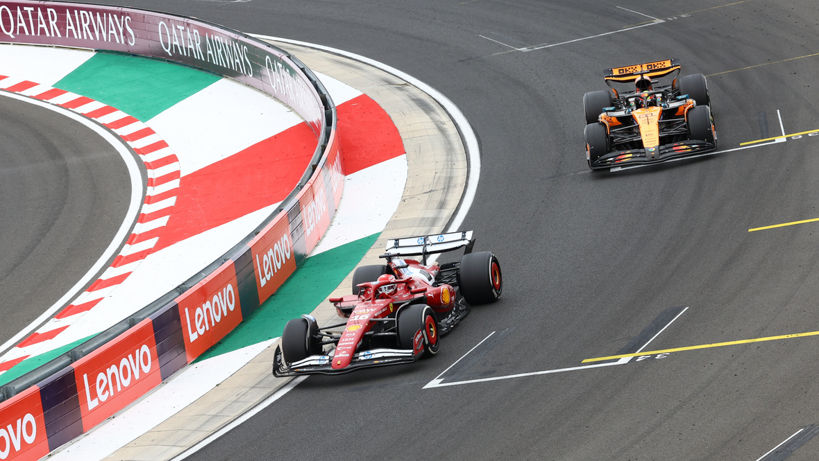 Болиды Шарля Леклера и Оскара Пиастри.