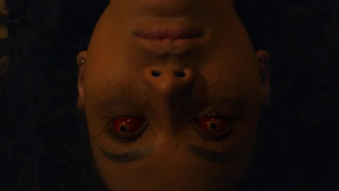 Кадр из фильма «Женщина в черном. Невеста дьявола», реж. Азхар Кинои Лубис, MVP Pictures