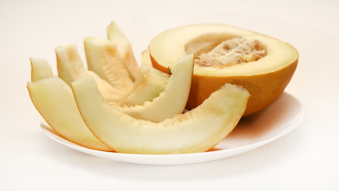 Дыня на столе