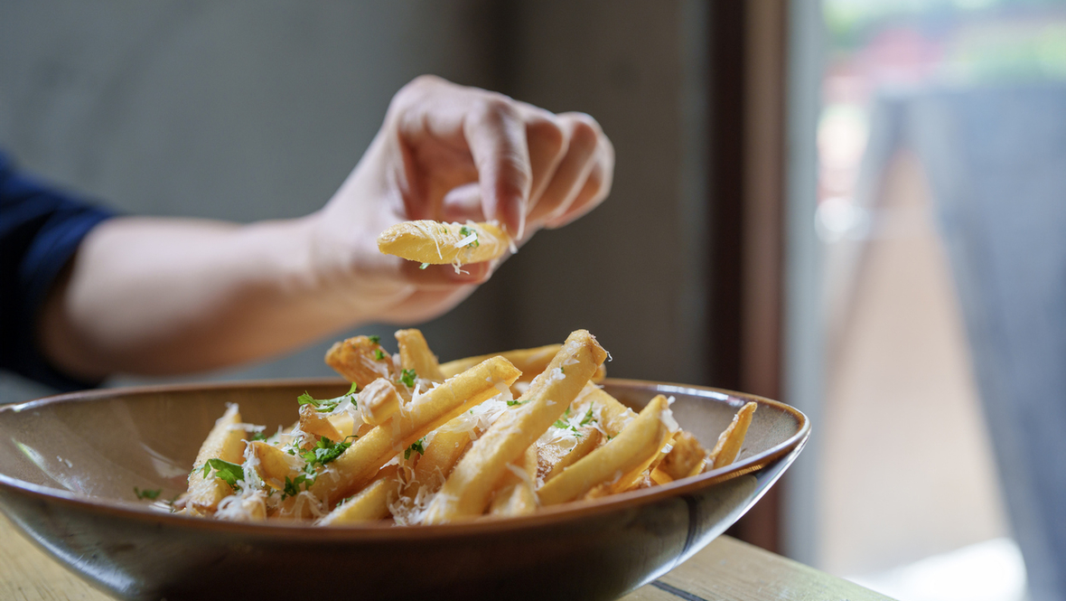 Как продукты с трансжирами влияют на выработку коллагена.. Картошка фри