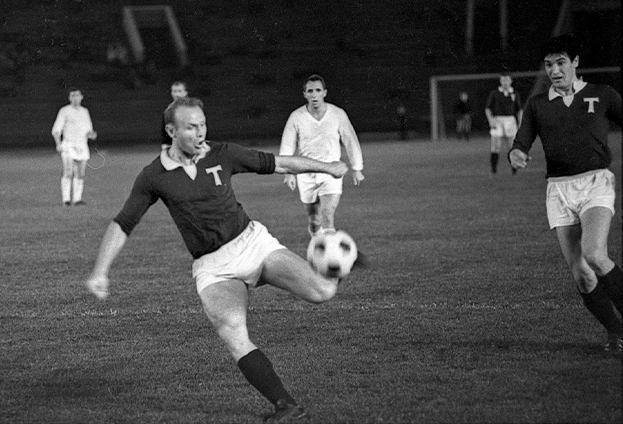 Эдуард Стрельцов.