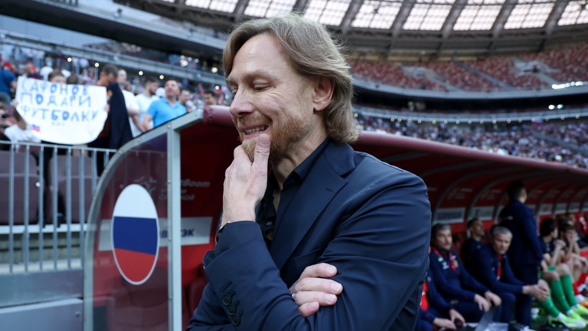 Главный тренер сборной России Валерий Карпин.