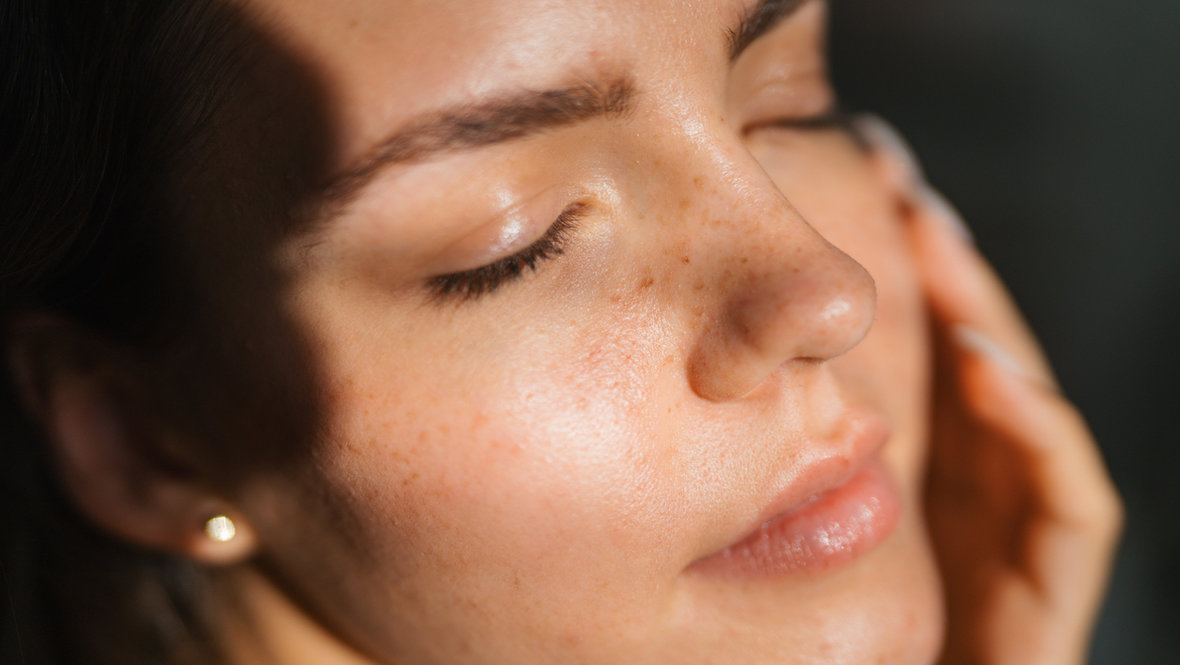 Девушка с красивой кожей