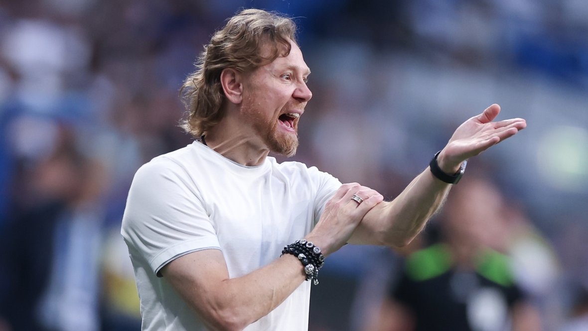 Валерий Карпин.