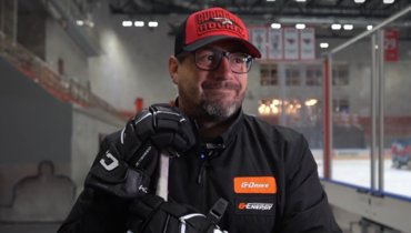 Канадский тренер ВХЛ заставляет персонал учить английский. Его зарплата в 10 раз больше российских коллег