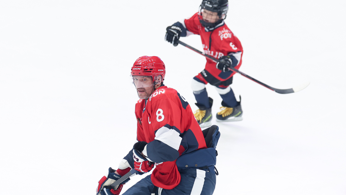 Покер Овечкина-младшего и хет-трик Малкина, Плющенко и Аршавин в хоккее