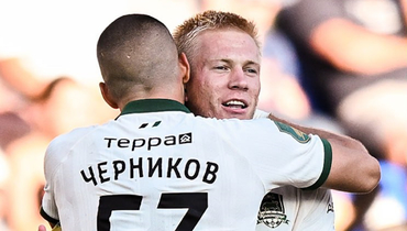 Александр Черников и Никита Кривцов после гола в матче «Оренбург» — «Краснодар» (0:1).