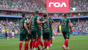 «Локомотив» празднует гол в ворота «Спартака».