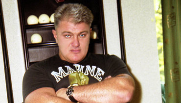 Согласно официальной версии, знаменитый спортсмен умер от инфаркта, но его поклонники не верят в это до сих пор.