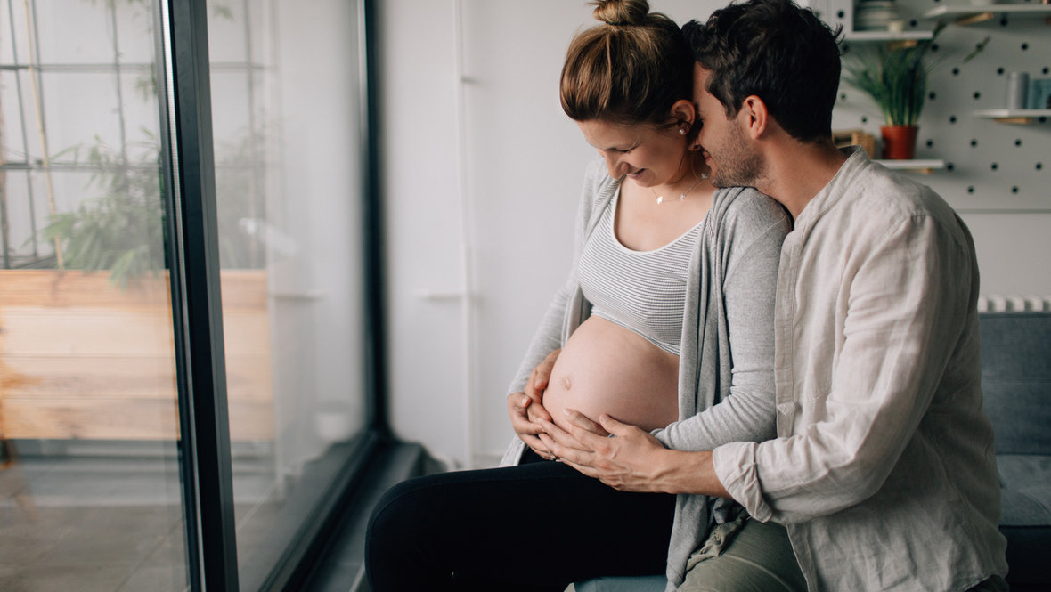 Пара ждет ребенка