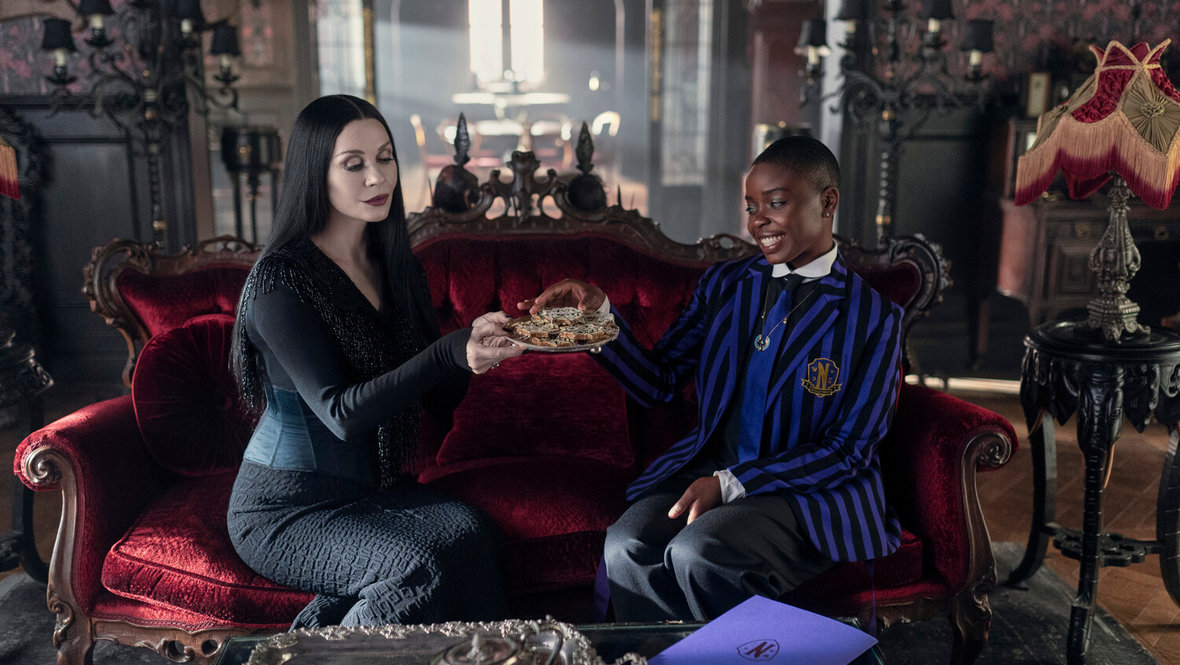 Кадр из сериала «Уэнздей», реж. Тим Бертон, Пако Кабесас, Джеймс Маршалл и др., Netflix