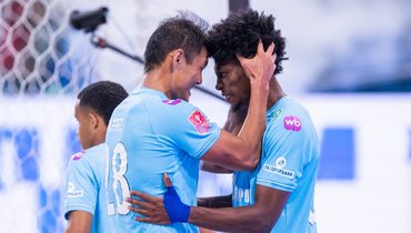 Нуралы Алип и Матео Кассьерра.