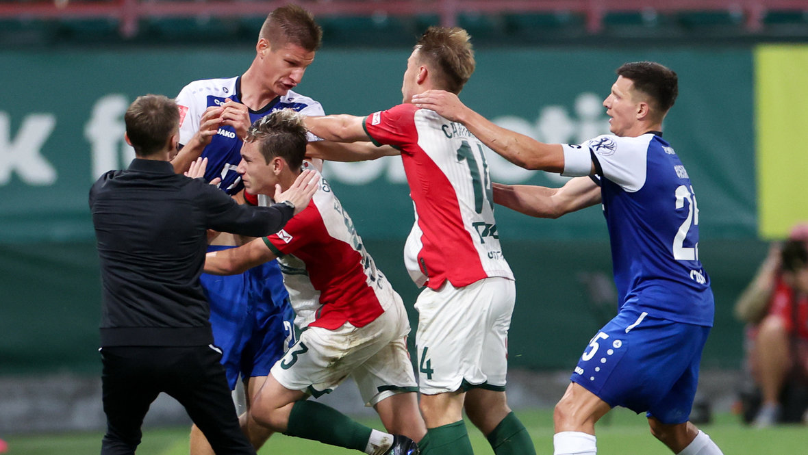 Стычка, улыбка Талалаева и победа «Локомотива»