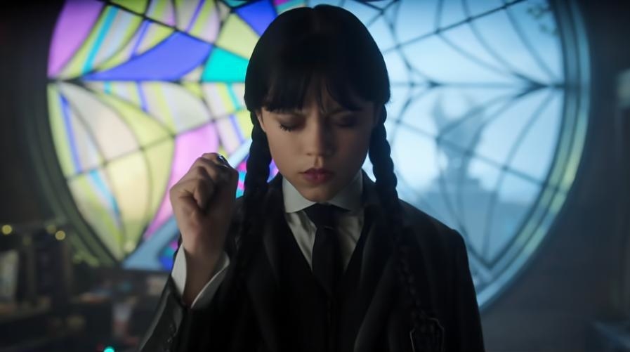 Кадр из сериала «Уэнздей», реж. Тим Бертон, Пако Кабесас, Джеймс Маршалл и др., Netflix