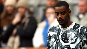 Александер Исак.