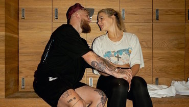 Ютта Лердам очень эффектна.