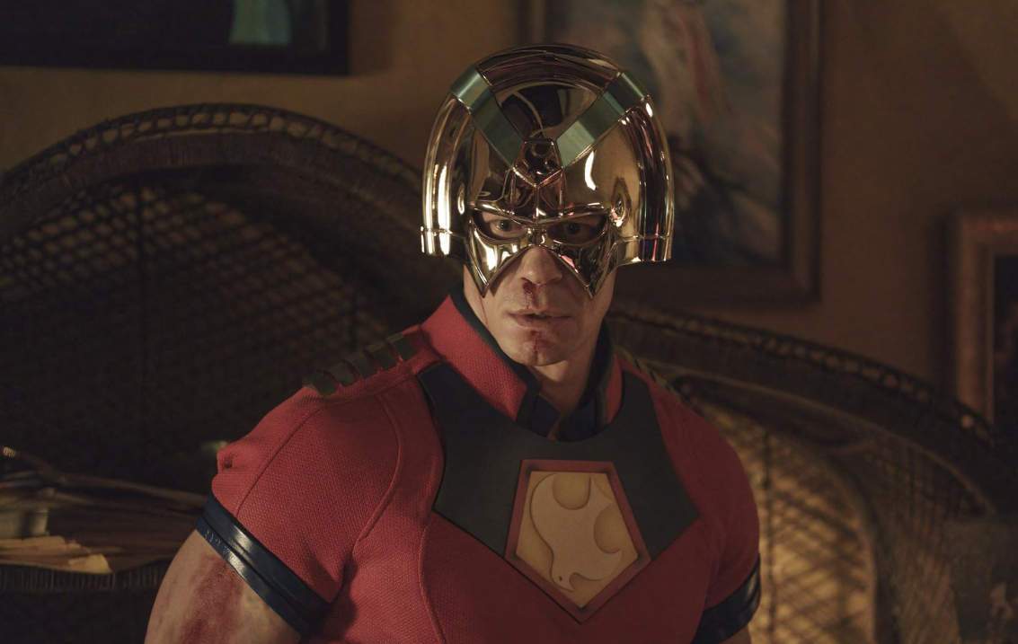 Кадр из сериала «Миротворец», реж. Джеймс Ганн, Алетеа Джонс, Грег Моттола и др., Warner Bros. Television, DC Entertainment, The Safran Company