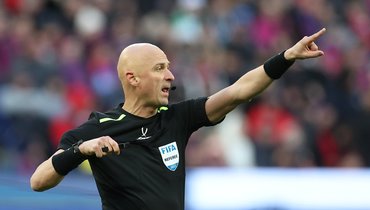 «Акрон» — «Оренбург»: Карасеву снова понадобилась помощь ВАР. Он ошибочно назначил пенальти