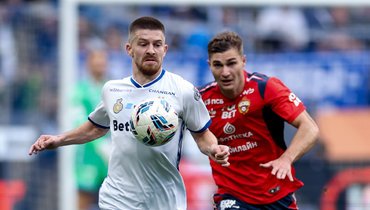 Данил Глебов и Тамерлан Мусаев в матче «Динамо» — ЦСКА (1:3) 17 августа.