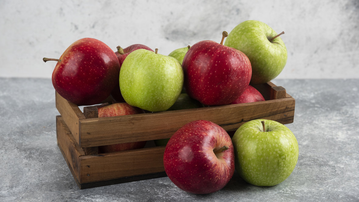 Красные и зеленые яблоки
