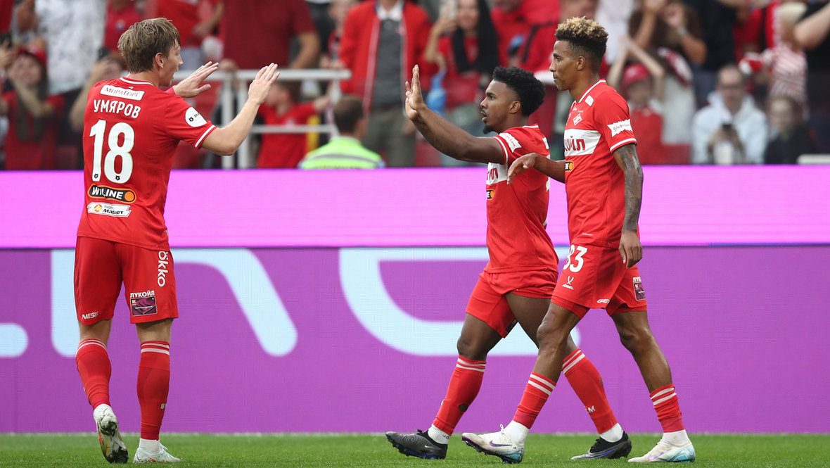 Наиль Умяров, Маркиньос и Жедсон.