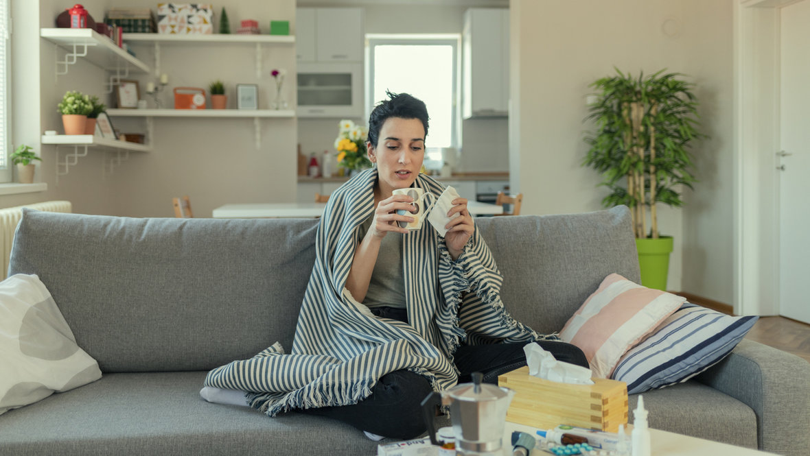 Девушка болеет