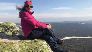 Начальник базового лагеря считает, что доставить альпинистку Наговицину с пика Победы невозможно