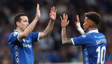 Денис Макаров и Битело празднуют гол в матче 6-го тура РПЛ «Динамо» — «Пари НН» 23 августа.