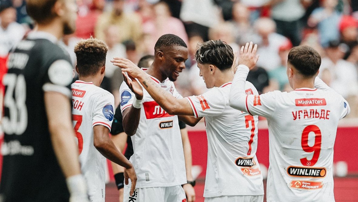 Футболисты «Спартака» празднуют гол в ворота «Рубина» в матче 6-го тура РПЛ 23 августа.