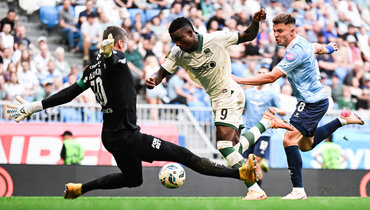 Нападающий «Краснодара» Джон Кордоба атакует ворота «Крыльев Советов» (6:0) в 6-м туре РПЛ 24 августа.