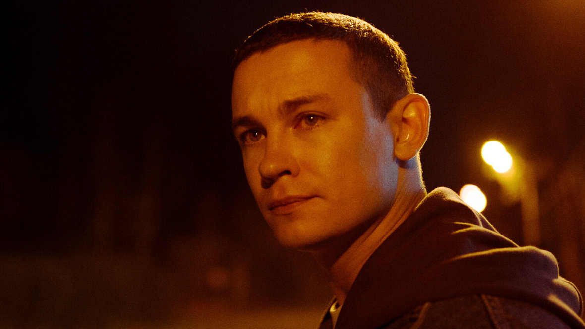 Кадр из фильма «Беги», реж. Роман Артемьев, РЕН ТВ, All Media, Prodyuserskiy tsentr Dmitriya Klepatskogo