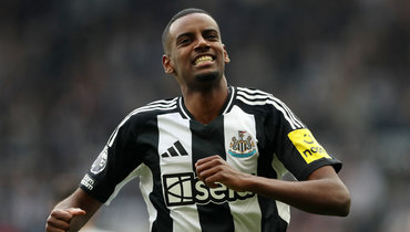 Александер Исак.