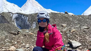 «Безотлагательно обратиться в МЧС». В операции по спасению альпинистки Наговициной рано ставить точку