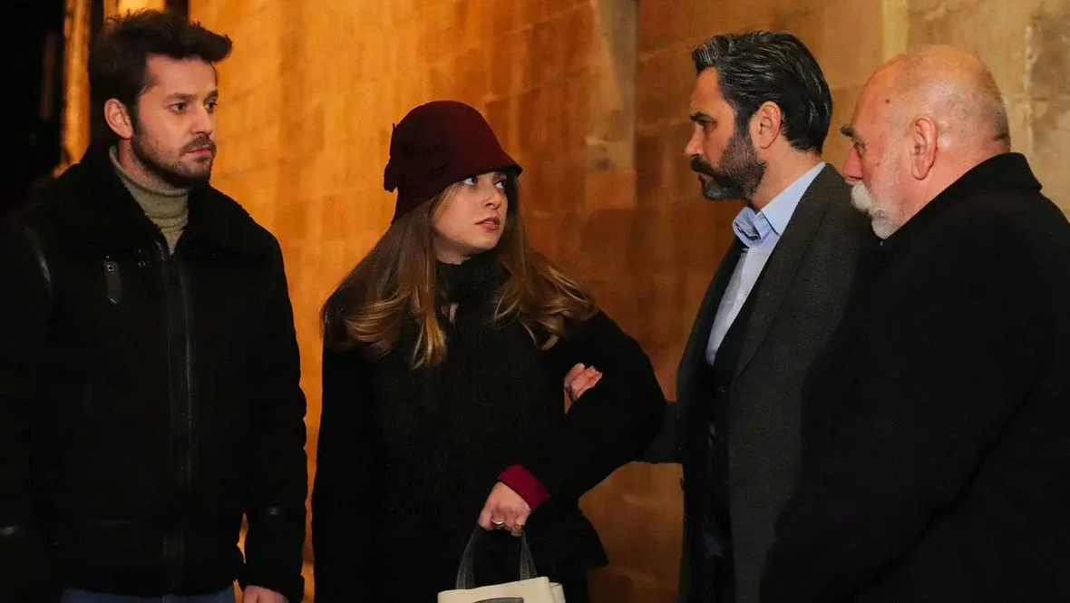 Кадр из сериала «Ветреный», реж. Джем Карджи, Бенал Тахири, Али Ильхан, Барыш Йош, Mia Yapim