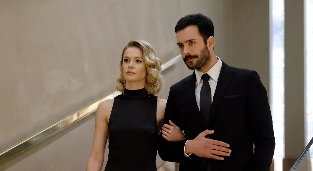 Кадр из сериала «Ворон», реж. Бахадыр Идже, Мурат Аксу; Али Билгин; Фикрет Кадиоглу, Ay Yapim