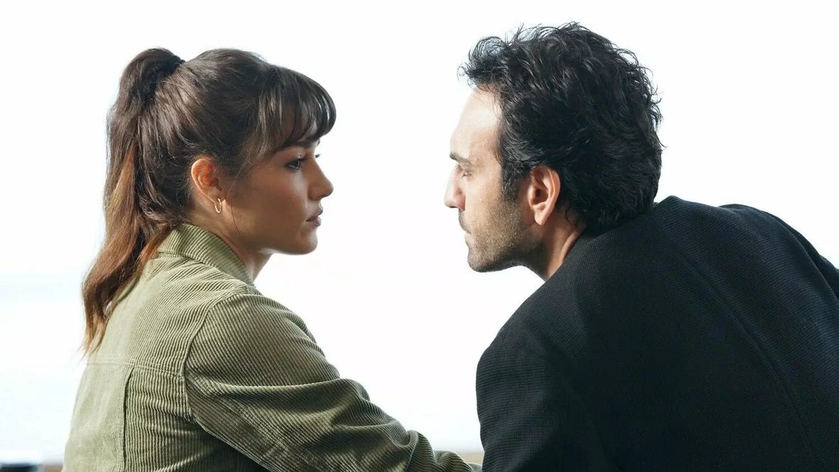 Кадр из сериала «Азизе», реж. Волкан Коджатюрк, Jingle Jungle, Surec Film