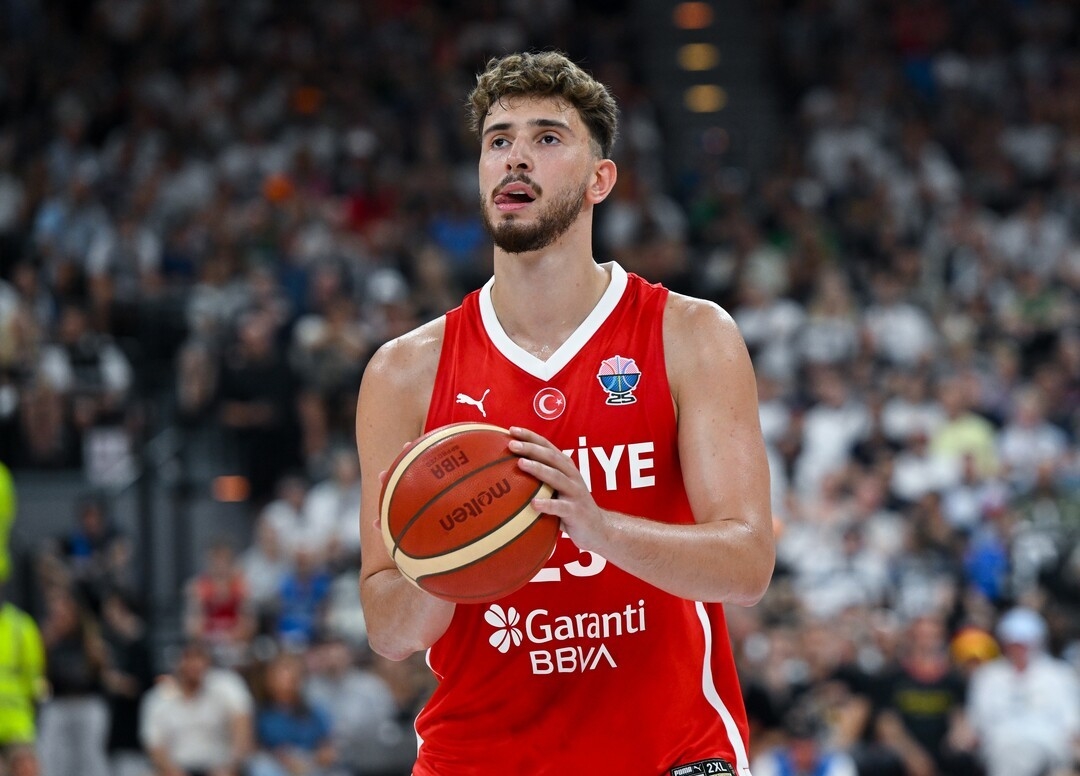 Алперен Шенгюн.