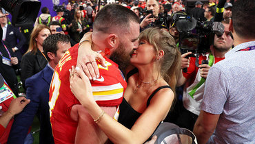 «Учительница английского и физрук женятся»: Тейлор Свифт и Трэвис Келси объявили о помолвке