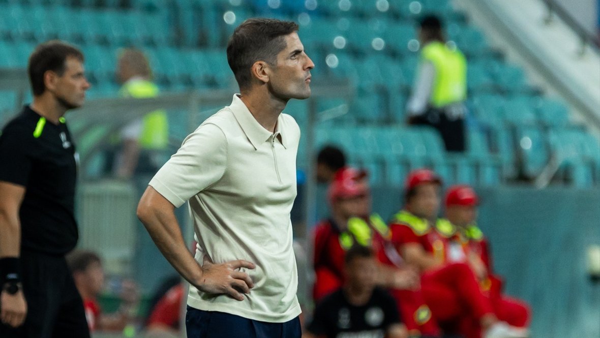 Главный тренер «Сочи» Роберт Морено.