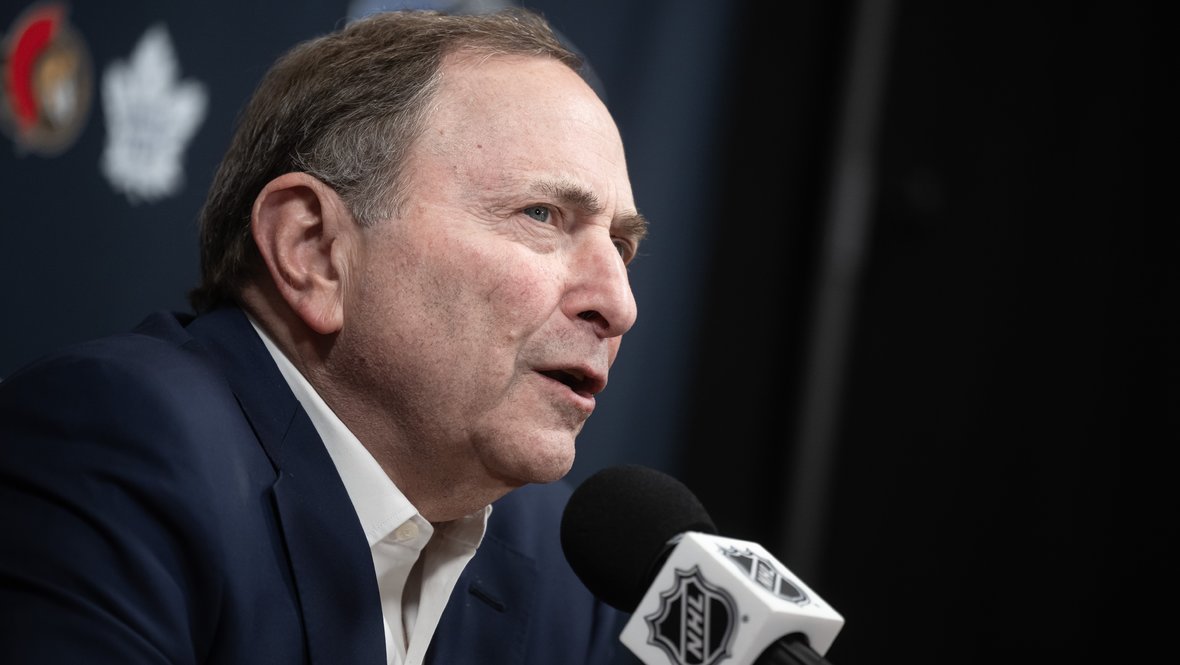 Комиссар НХЛ Гэри Беттмэн.