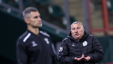 Главный тренер «Акрона» Заур Тедеев.