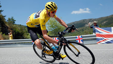 Звездный велогонщик разбился на тренировке во Франции. Криса Фрума доставили в больницу на вертолете