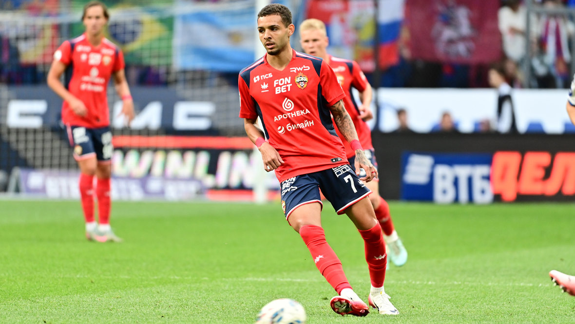 Матеус Алвес.