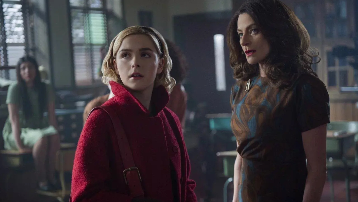 Кадр из фильма «Леденящие душу приключения Сабрины», реж. Роб Шейденгланц, Алекс Пиллаи, Кевин Родни Салливан и др., Netflix