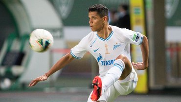 Официально: Дуглас Сантос — снова легионер. Теперь у «Зенита» проблемы с лимитом, но в клубе не расстраиваются