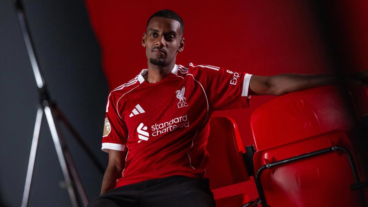 Александер Исак.