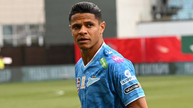 Дуглас Сантос.