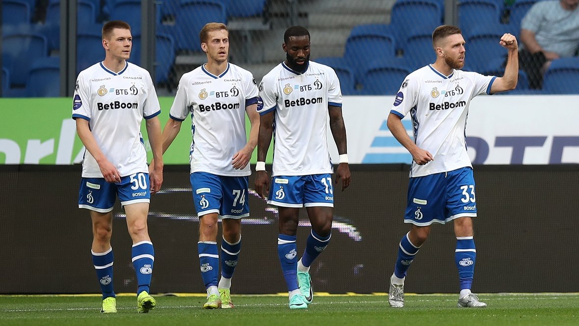 Игроки «Динамо» Александр Кутицкий, Даниил Фомин, Муми Нгамале и Иван Сергеев.